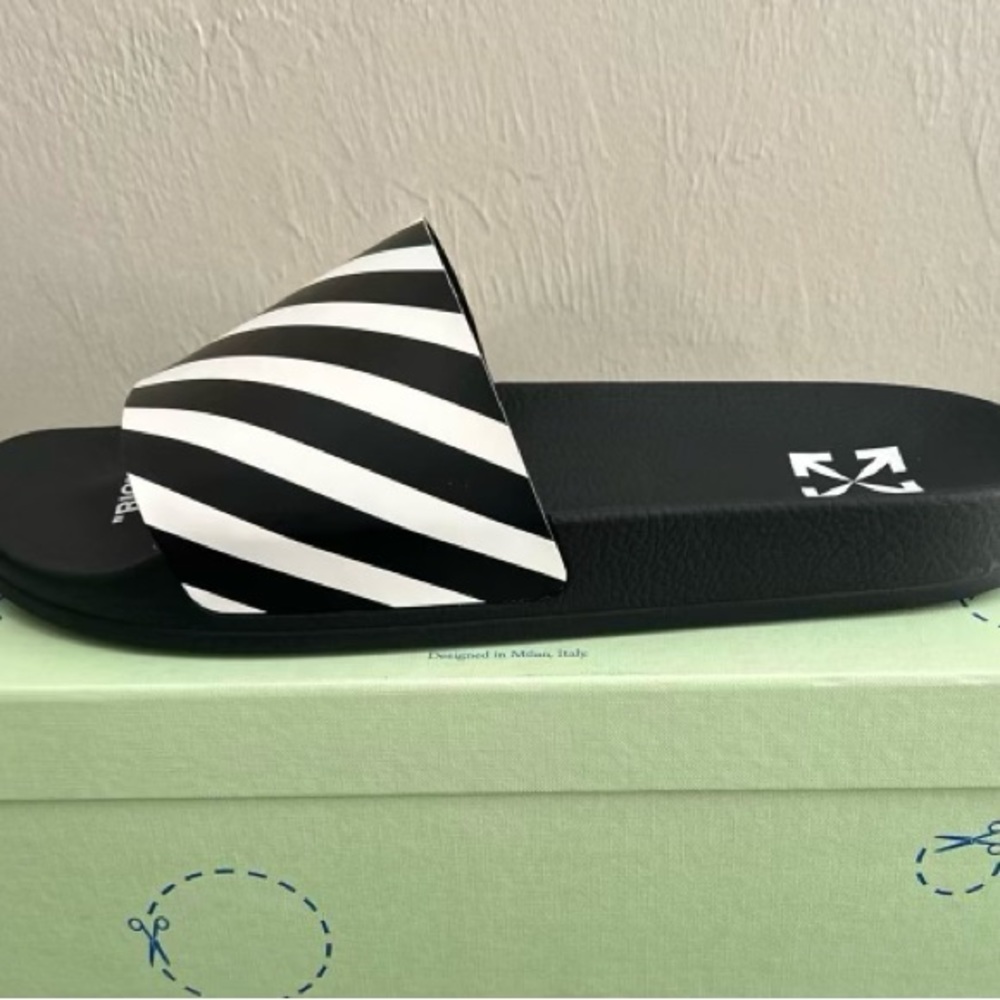 Off-white slides.
